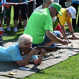 Zväčšiť fotografiu - Seniori z považskej bystrice si zašportovali na desiatom ročníku olympiády - DSC_7116