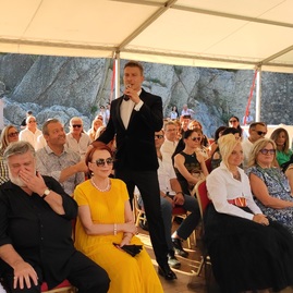 Zväčšiť fotografiu - Siedme beckovské slnko si prevzala významná slovenská športovkyňa - IMG_20210707_181837_1