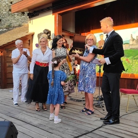 Zväčšiť fotografiu - Siedme beckovské slnko si prevzala významná slovenská športovkyňa - IMG_20210707_191216