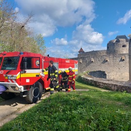 Zväčšiť fotografiu - Simulovaný požiar na trenčianskom hrade - 20230426_091516