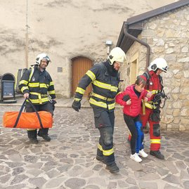 Zväčšiť fotografiu - Simulovaný požiar na trenčianskom hrade - 20230426_095839 (1)