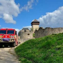 Zväčšiť fotografiu - Simulovaný požiar na trenčianskom hrade - IMG-20230427-WA0004