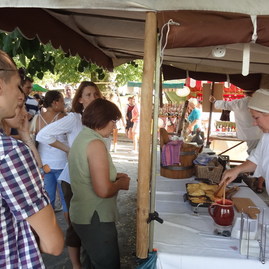 Skončil sa 20. ročník trenčianskych hradných slávností - 10. Niečo pre gurmánov - oštiepky s brusnicami