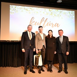 Zväčšiť fotografiu - Slávnostný večer v prievidzi patril tým, ktorí formujú kultúrnu tvár hornej nitry