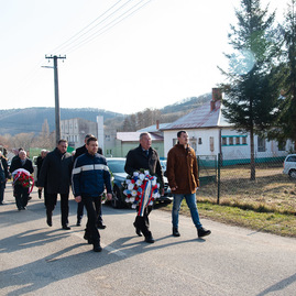 Zväčšiť fotografiu - Spomienku otvorili minútou ticha za vojnové obete - TSK_Cetuna 77 výročie SNP_mini-1