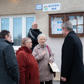 Zväčšiť fotografiu - Spomienku otvorili minútou ticha za vojnové obete - TSK_Cetuna 77 výročie SNP_mini-21