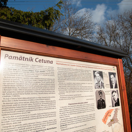 Zväčšiť fotografiu - Spomienku otvorili minútou ticha za vojnové obete - TSK_Cetuna 77 výročie SNP_mini-22