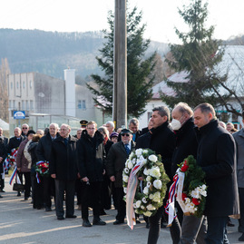 Zväčšiť fotografiu - Spomienku otvorili minútou ticha za vojnové obete - TSK_Cetuna 77 výročie SNP_mini-4