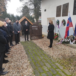 Zväčšiť fotografiu - Spomíname na veľkého človeka a politika - IMG_20211127_103417