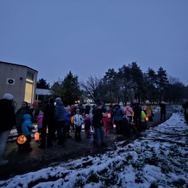 Zväčšiť fotografiu - Stane sa z lampiónového sprievodu pekná tradícia? - 20231201_162022