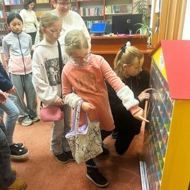 Zväčšiť fotografiu - Sté výročie trenčianskej knižnice oslávené stovkou jedinečných origami.