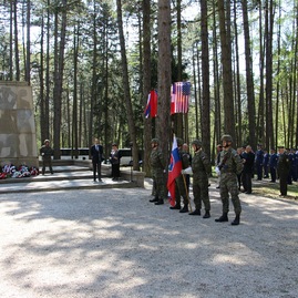 Ts_trenčania si na brezine slávnostne uctili pamiatku padlých - IMG_6756