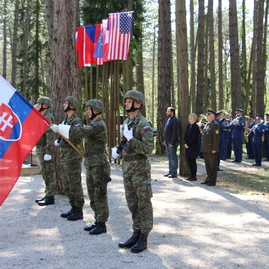 Ts_trenčania si na brezine slávnostne uctili pamiatku padlých - IMG_6764
