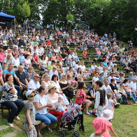 Trenčianska elektrická železnica oslávila 110 rokov svojej bohatej existencie. v mníchovej lehote sa 39.-krát stretli folklórne skupiny a súbory z trenčianskeho regiónu. - IMG_6141
