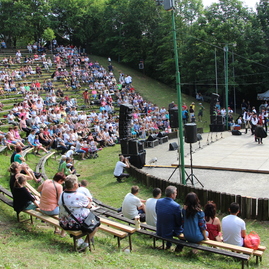 Trenčianska elektrická železnica oslávila 110 rokov svojej bohatej existencie. v mníchovej lehote sa 39.-krát stretli folklórne skupiny a súbory z trenčianskeho regiónu. - IMG_6146