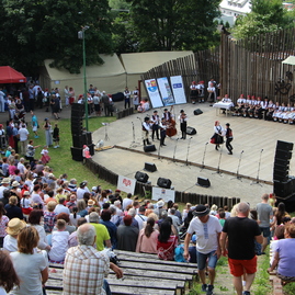 Trenčianska elektrická železnica oslávila 110 rokov svojej bohatej existencie. v mníchovej lehote sa 39.-krát stretli folklórne skupiny a súbory z trenčianskeho regiónu. - IMG_6151