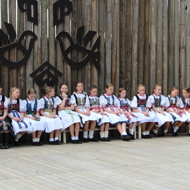Trenčianska elektrická železnica oslávila 110 rokov svojej bohatej existencie. v mníchovej lehote sa 39.-krát stretli folklórne skupiny a súbory z trenčianskeho regiónu. - IMG_6163