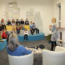 Trenčianska knižnica zatraktívnila svoje priestory, odstrániť bariéry pomôže nový výťah - Detská spoločenská miestnosť