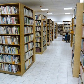 Trenčianska knižnica zatraktívnila svoje priestory, odstrániť bariéry pomôže nový výťah - Odborna_literatura_2