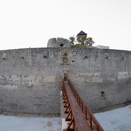 Zväčšiť fotografiu - Trenčiansky hrad sprístupnený už aj cez južné opevnenie! - TSK_KD_TN hrad južné opevnenie (17)