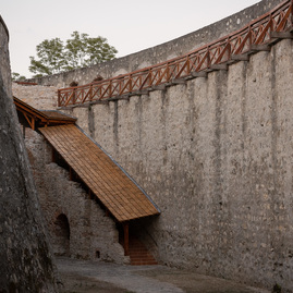 Zväčšiť fotografiu - Trenčiansky hrad sprístupnený už aj cez južné opevnenie! - TSK_KD_TN hrad južné opevnenie (39)