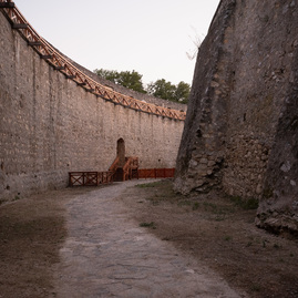 Zväčšiť fotografiu - Trenčiansky hrad sprístupnený už aj cez južné opevnenie! - TSK_KD_TN hrad južné opevnenie (46)