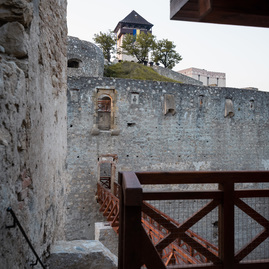 Zväčšiť fotografiu - Trenčiansky hrad sprístupnený už aj cez južné opevnenie! - TSK_KD_TN hrad južné opevnenie (9)