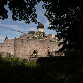 Zväčšiť fotografiu - Trenčiansky hrad už od polovice leta môžete navštíviť aj z jeho južnej strany - 20200507_TSK_TN_001w