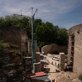 Zväčšiť fotografiu - Trenčiansky hrad už od polovice leta môžete navštíviť aj z jeho južnej strany - 20200507_TSK_TN_006w