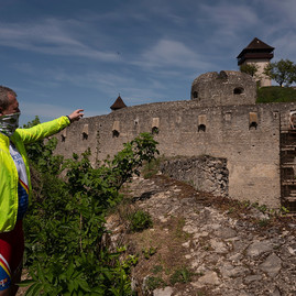 Zväčšiť fotografiu - Trenčiansky hrad už od polovice leta môžete navštíviť aj z jeho južnej strany - 20200507_TSK_TN_010w
