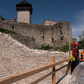 Zväčšiť fotografiu - Trenčiansky hrad už od polovice leta môžete navštíviť aj z jeho južnej strany - 20200507_TSK_TN_047w
