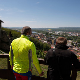 Zväčšiť fotografiu - Trenčiansky hrad už od polovice leta môžete navštíviť aj z jeho južnej strany - 20200507_TSK_TN_078w