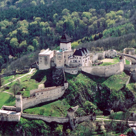 Zväčšiť fotografiu - Trenčiansky hrad zabojuje o značku európskeho kultúrneho dedičstva - TN hrad nadhľad