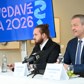 Zväčšiť fotografiu - Trenčín sa pripravuje na najväčšiu udalosť roka