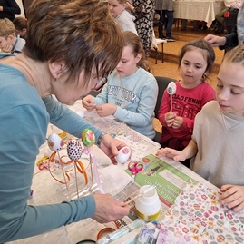 Zväčšiť fotografiu - Tvorivé dielne na zelený štvrtok prilákal do múzea desiatky návštevníkov