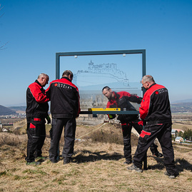 Zväčšiť fotografiu - Unikátne tabule odhaľujú zašlú slávu siedmich krajských hradov a zrúcanín - TSK_tabule KOCR_Beckov_mini (15 of 44)