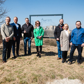 Zväčšiť fotografiu - Unikátne tabule odhaľujú zašlú slávu siedmich krajských hradov a zrúcanín - TSK_tabule KOCR_Beckov_mini (31 of 44)