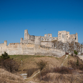 Zväčšiť fotografiu - Unikátne tabule odhaľujú zašlú slávu siedmich krajských hradov a zrúcanín - TSK_tabule KOCR_Beckov_mini (5 of 44)