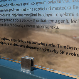 Zväčšiť fotografiu - Unikátne tabule odhaľujú zašlú slávu siedmich krajských hradov a zrúcanín - TSK_tabule KOCR_Beckov_mini (6 of 44)