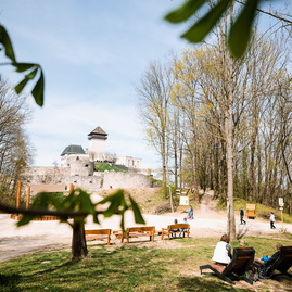 Zväčšiť fotografiu - Užite si noc múzeí a galérií na hrade, v galérii i v múzeu - TSK_TN hrad_trebuchet_web (5)