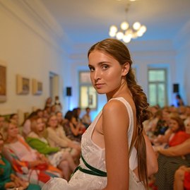 V bazovského galérii si môžete užiť leto počas víkendov úplne zadarmo - 64499829_2502778299742202_4862860700944433152_n
