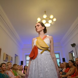 V bazovského galérii si môžete užiť leto počas víkendov úplne zadarmo - 64610347_2502779103075455_7292645166261731328_o