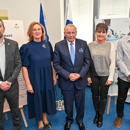 Zväčšiť fotografiu - V knižnici pribudli vzácne nepredajné knihy od bývalého prezidenta - DSC_9847
