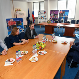 Zväčšiť fotografiu - V knižnici pribudli vzácne nepredajné knihy od bývalého prezidenta - DSC_9894