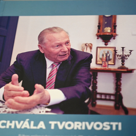 Zväčšiť fotografiu - V knižnici pribudli vzácne nepredajné knihy od bývalého prezidenta - DSC_9924