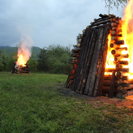 V lehote pod vtáčnikom si tradičným zapálením vatry pripomenuli ukončenie 2. svetovej vojny - IMG_0870