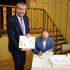 V obci lúky uviedli do života novú monografiu, mapuje históriu obce a jej rozmanitosť - IMG_0215