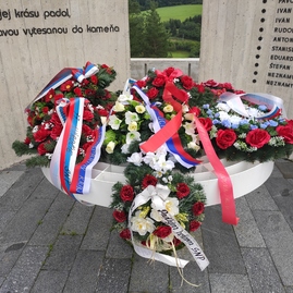Zväčšiť fotografiu - V trenčianskom kraji sa spomínalo na skutočných hrdinov nášho národa - IMG_20210829_143952