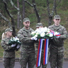 V zemianskych kostoľanoch je po ňom pomenovaná ulica i umiestnená pamätná tabuľa. druhý ročník memoriálu kapitána weinholda spojil ľudí a pripomenul odkaz snp. - IMG_8575