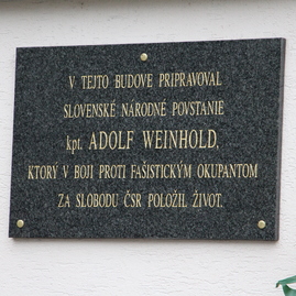 V zemianskych kostoľanoch je po ňom pomenovaná ulica i umiestnená pamätná tabuľa. druhý ročník memoriálu kapitána weinholda spojil ľudí a pripomenul odkaz snp. - IMG_8581